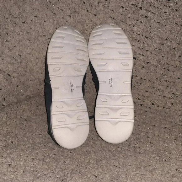 UGG-Tye-Treadlite Nubuck Black Sneakers-Perforated/Lace Up-Sz 8-Excellent - Picture 7 of 7